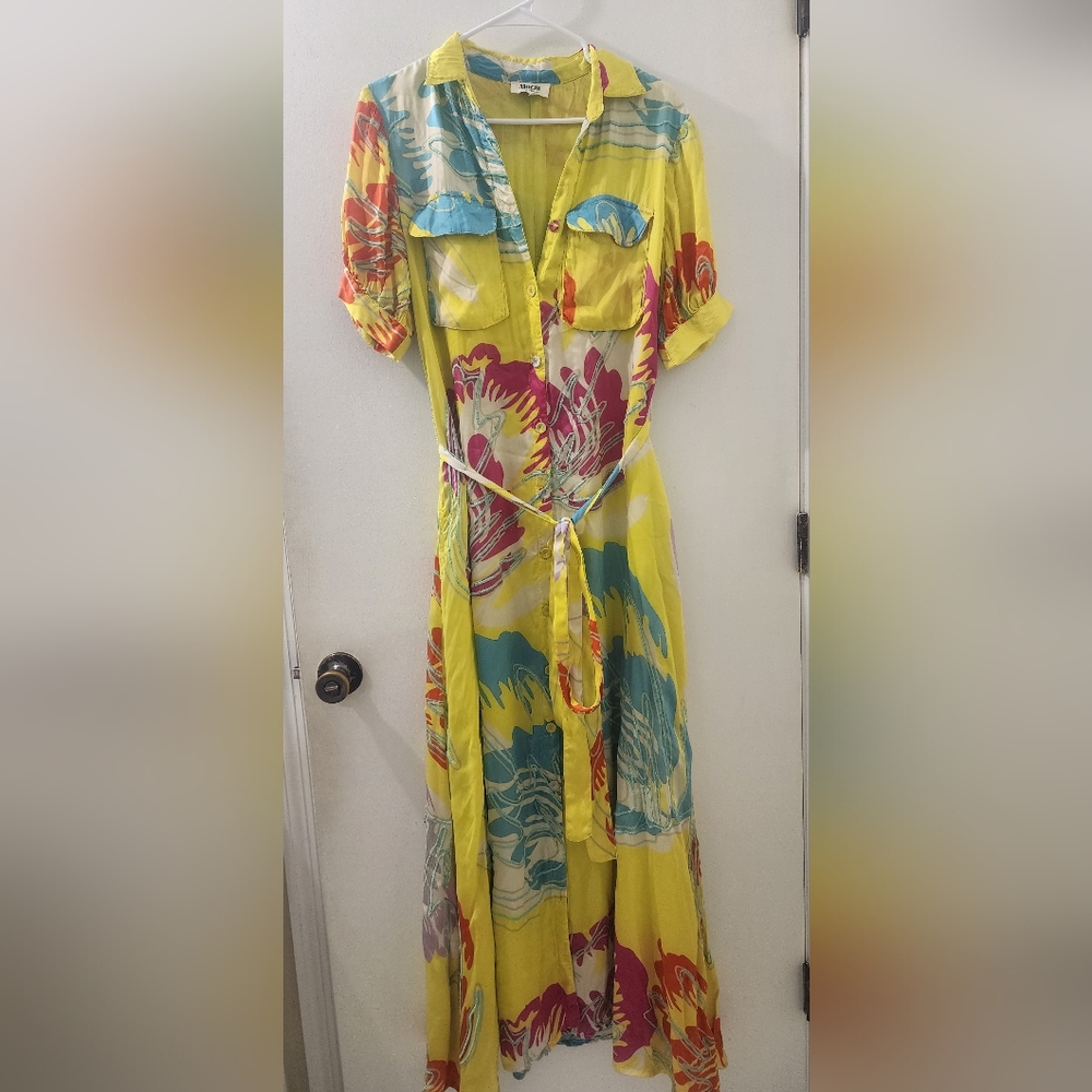 Mochi Floral Yellow Maxi Dress, Size Small, 100 % Viscose.